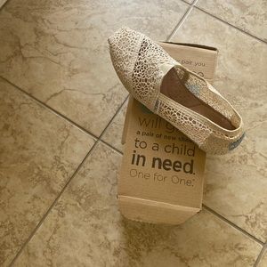 Tom’s natural crochet slip ons